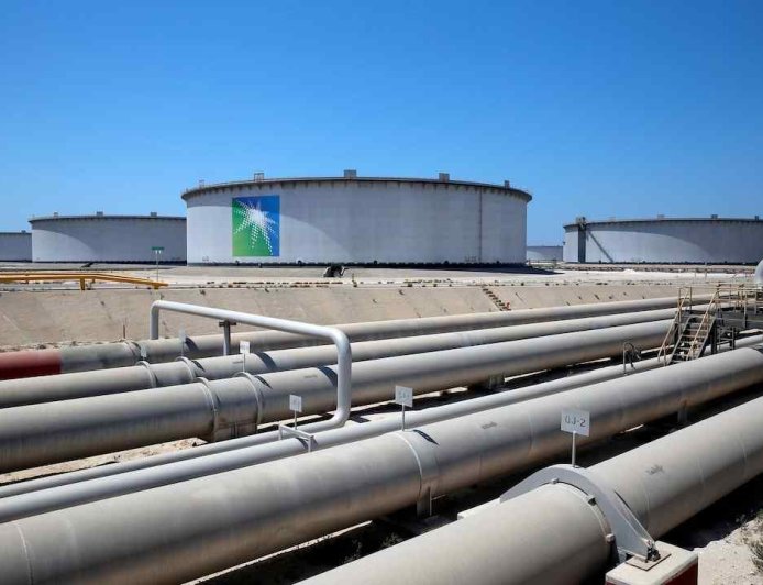 Saudi Arabia Announces a Major Cut to January Crude Prices for Asia, Hitting Multi-Year Lows Amid Oversupply and Weak Demand